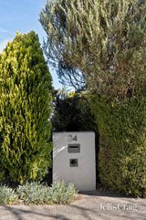 https://images.listonce.com.au/custom/160x/listings/24-eucalypt-drive-lilydale-vic-3140/858/01980858_img_25.jpg?mJu_dRLG0hc