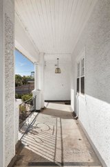 https://images.listonce.com.au/custom/160x/listings/24-hillcrest-avenue-kew-vic-3101/660/01680660_img_04.jpg?T5HDrnmRFVg