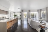 https://images.listonce.com.au/custom/160x/listings/24-hope-street-glen-iris-vic-3146/002/01810002_img_02.jpg?gdyh0_xataE