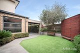 https://images.listonce.com.au/custom/160x/listings/24-laburnum-street-parkdale-vic-3195/018/01770018_img_13.jpg?sYO5x176Mlg