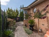 https://images.listonce.com.au/custom/160x/listings/24-longfellow-avenue-mooroolbark-vic-3138/416/01524416_img_16.jpg?U43pYzodq8o