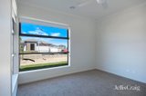 https://images.listonce.com.au/custom/160x/listings/24-lugano-avenue-alfredton-vic-3350/773/01951773_img_07.jpg?9UBubvDgaug