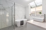 https://images.listonce.com.au/custom/160x/listings/24-lynden-grove-mount-waverley-vic-3149/547/01717547_img_09.jpg?leGVml1KSgc