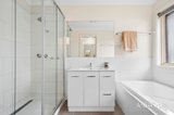 https://images.listonce.com.au/custom/160x/listings/24-manifold-road-woodend-vic-3442/471/01943471_img_09.jpg?Y40u71v8pb0