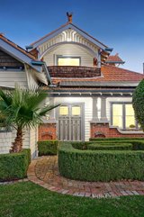 https://images.listonce.com.au/custom/160x/listings/24-margaret-street-box-hill-vic-3128/464/01556464_img_01.jpg?qI-31BHKV4Y