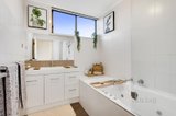 https://images.listonce.com.au/custom/160x/listings/24-meredith-street-mount-waverley-vic-3149/073/01123073_img_16.jpg?MNV_oUREc6A