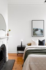 https://images.listonce.com.au/custom/160x/listings/24-mitchell-street-northcote-vic-3070/380/01691380_img_07.jpg?tBYUZ---eQc