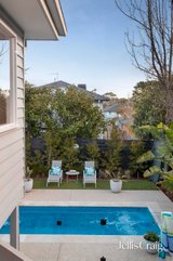 https://images.listonce.com.au/custom/160x/listings/24-olwen-street-nunawading-vic-3131/513/01800513_img_14.jpg?g9RGUKmRuSk