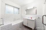 https://images.listonce.com.au/custom/160x/listings/24-pleasant-street-south-newington-vic-3350/954/01752954_img_13.jpg?KiLrxSi7V2k