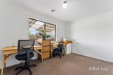 https://images.listonce.com.au/custom/160x/listings/24-richards-court-scarsdale-vic-3351/942/01986942_img_23.jpg?zYsRI4a3FFg