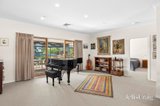 https://images.listonce.com.au/custom/160x/listings/24-ross-drive-castlemaine-vic-3450/994/01912994_img_09.jpg?dYUvt2piYzA