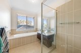 https://images.listonce.com.au/custom/160x/listings/24-shoal-circuit-doreen-vic-3754/584/01076584_img_19.jpg?KXjWYUNTTb0