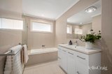 https://images.listonce.com.au/custom/160x/listings/24-the-brentwoods-chirnside-park-vic-3116/559/01894559_img_17.jpg?F7augTe9tJM