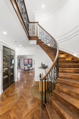 https://images.listonce.com.au/custom/160x/listings/24-viewpoint-avenue-glen-waverley-vic-3150/509/01910509_img_05.jpg?GbYHvyf38zU