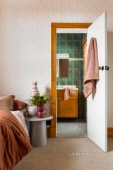 https://images.listonce.com.au/custom/160x/listings/241-nicholson-street-carlton-vic-3053/372/01692372_img_18.jpg?eve3UL1a7L0