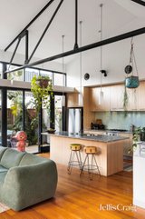 https://images.listonce.com.au/custom/160x/listings/242-adderley-street-west-melbourne-vic-3003/948/01743948_img_15.jpg?P-wA0qWm2g8