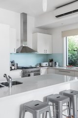 https://images.listonce.com.au/custom/160x/listings/242-newton-street-surrey-hills-vic-3127/558/01368558_img_05.jpg?1DQxN8sI13Q