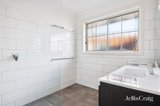 https://images.listonce.com.au/custom/160x/listings/242-park-crescent-south-geelong-vic-3220/886/01747886_img_05.jpg?_k9aDLaOv8Y