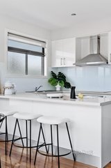 https://images.listonce.com.au/custom/160x/listings/243-brosnan-crescent-strathmore-vic-3041/559/01727559_img_09.jpg?bMgoa9LnFyc