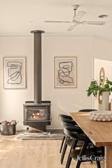 https://images.listonce.com.au/custom/160x/listings/243b-como-parade-east-parkdale-vic-3195/379/01947379_img_06.jpg?pieyJG2llbw