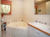https://images.listonce.com.au/custom/160x/listings/246-karen-street-box-hill-north-vic-3129/054/01744054_img_05.jpg?XagvYXJ2LqU