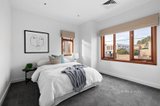 https://images.listonce.com.au/custom/160x/listings/248-woodland-street-strathmore-vic-3041/217/01556217_img_09.jpg?hhK0GPb_QOc