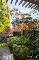 https://images.listonce.com.au/custom/160x/listings/24a-davis-street-kew-vic-3101/932/01906932_img_14.jpg?WEmbwmeui_o
