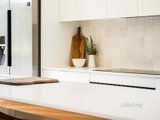 https://images.listonce.com.au/custom/160x/listings/24a-ray-street-castlemaine-vic-3450/807/00986807_img_08.jpg?l9TBcNK0kzI