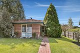 https://images.listonce.com.au/custom/160x/listings/25-anne-road-woodend-vic-3442/120/00561120_img_01.jpg?5e9-p0gGKWw