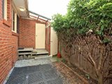 https://images.listonce.com.au/custom/160x/listings/25-bedford-road-ringwood-vic-3134/416/00620416_img_06.jpg?wH8pXzm_348