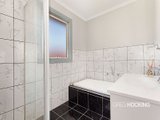 https://images.listonce.com.au/custom/160x/listings/25-blackshaws-road-newport-vic-3015/061/01203061_img_06.jpg?rwMOCR7_9as