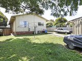 https://images.listonce.com.au/custom/160x/listings/25-camden-road-newtown-vic-3220/904/01698904_img_04.jpg?vYFHWnIYcxY