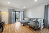 https://images.listonce.com.au/custom/160x/listings/25-cinnamon-drive-lake-gardens-vic-3355/527/01560527_img_06.jpg?SUWD-u5qy-o