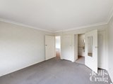 https://images.listonce.com.au/custom/160x/listings/25-de-havilland-avenue-strathmore-heights-vic-3041/673/01574673_img_04.jpg?g2j61rXyKKU