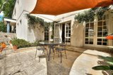 https://images.listonce.com.au/custom/160x/listings/25-glenview-avenue-malvern-vic-3144/449/01904449_img_04.jpg?n2kisIcNnAk