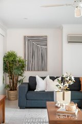 https://images.listonce.com.au/custom/160x/listings/25-great-oak-court-mooroolbark-vic-3138/027/01768027_img_04.jpg?dL8XFdan-zM