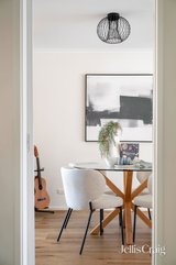 https://images.listonce.com.au/custom/160x/listings/25-great-oak-court-mooroolbark-vic-3138/027/01768027_img_08.jpg?tPJCHqDOhcM
