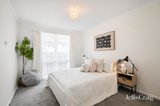 https://images.listonce.com.au/custom/160x/listings/25-great-oak-court-mooroolbark-vic-3138/027/01768027_img_12.jpg?Ay3ETXJdmUI