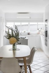 https://images.listonce.com.au/custom/160x/listings/25-heath-street-port-melbourne-vic-3207/164/01481164_img_07.jpg?oW4cJD9tjsg