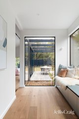 https://images.listonce.com.au/custom/160x/listings/25-heathwood-street-ringwood-east-vic-3135/993/01781993_img_12.jpg?Khg_0vSHiN0