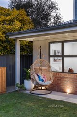 https://images.listonce.com.au/custom/160x/listings/25-hillside-avenue-northcote-vic-3070/837/01289837_img_05.jpg?soKXTpWu4X4