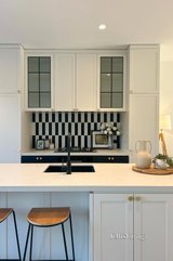 https://images.listonce.com.au/custom/160x/listings/25-jasmine-circuit-glen-waverley-vic-3150/886/01719886_img_11.jpg?jQzB8Wm0TpI