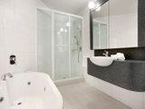 https://images.listonce.com.au/custom/160x/listings/25-littlewood-street-hampton-vic-3188/347/01794347_img_09.jpg?777aqqCJ0X8