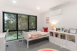 https://images.listonce.com.au/custom/160x/listings/25-long-view-road-croydon-south-vic-3136/881/01767881_img_09.jpg?bQgKMTCUoLI