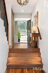https://images.listonce.com.au/custom/160x/listings/25-mcculloch-street-warrandyte-vic-3113/365/01979365_img_02.jpg?0ewcgRhUPmc