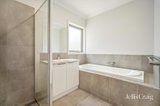 https://images.listonce.com.au/custom/160x/listings/25-miners-crescent-ballarat-east-vic-3350/542/01767542_img_04.jpg?wX6n-AgZF1I