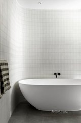 https://images.listonce.com.au/custom/160x/listings/25-rathmines-street-fairfield-vic-3078/111/01738111_img_04.jpg?yFB0YFVNx8I