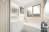 https://images.listonce.com.au/custom/160x/listings/25-savanna-drive-mooroolbark-vic-3138/587/01812587_img_07.jpg?RvsbA3HOCUo