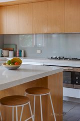 https://images.listonce.com.au/custom/160x/listings/25-small-road-bentleigh-vic-3204/218/00895218_img_04.jpg?cbYpoBgH_zo