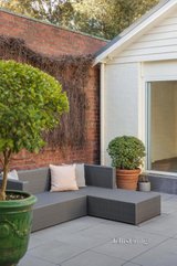 https://images.listonce.com.au/custom/160x/listings/25-st-johns-avenue-camberwell-vic-3124/405/01736405_img_17.jpg?kUuMfXaM0wM